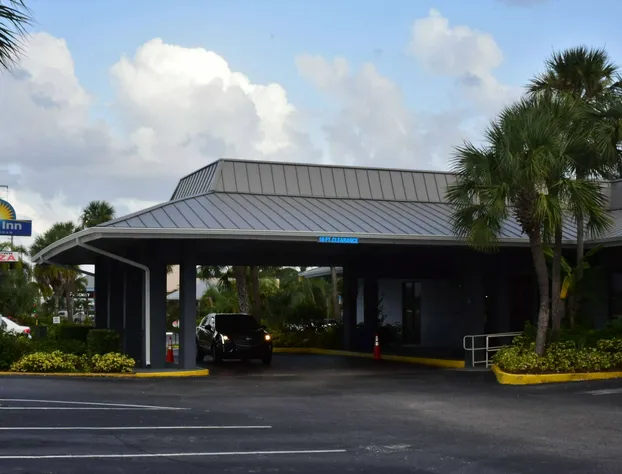 Days Inn by Wyndham Stuart hotel detail image 4