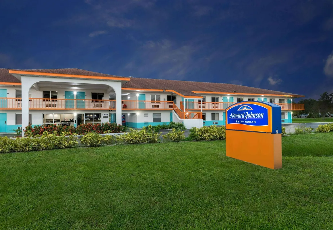 Howard Johnson by Wyndham Vero Beach/I-95 hotel hero