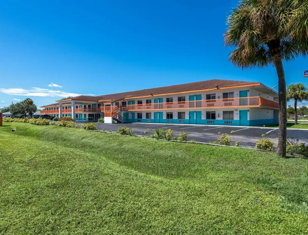 Howard Johnson by Wyndham Vero Beach/I-95 hotel detail image 2