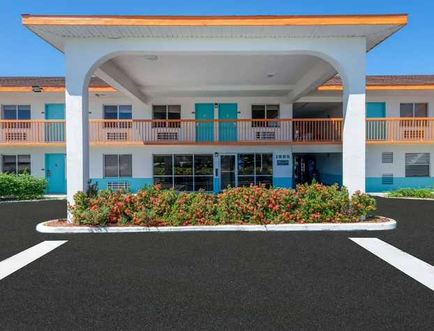 Howard Johnson by Wyndham Vero Beach/I-95 hotel detail image 3