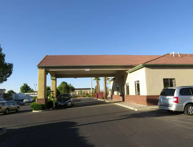 America's Best Inn & Suites hotel detail image 4