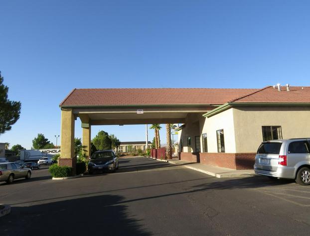 America's Best Inn & Suites hotel detail image 4