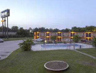 Travelodge by Wyndham Shreveport LA hotel detail image 1