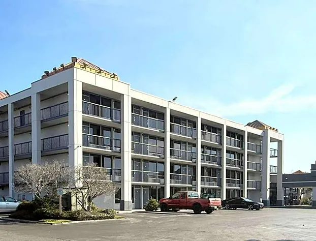 Quality Inn & Suites Baton Rouge West – Port Allen hotel detail image 1