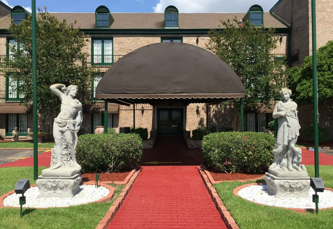 Royal Suites hotel hero