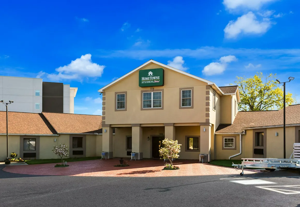 HomeTowne Studios by Red Roof Denver, PA hotel hero