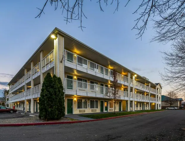 HomeTowne Studios by Red Roof Spokane - Valley hotel detail image 4