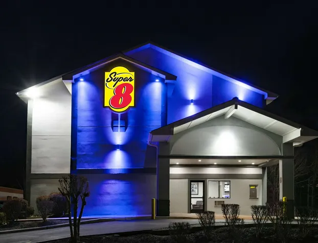 Super 8 by Wyndham Charlottesville hotel detail image 2