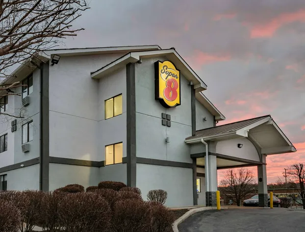 Super 8 by Wyndham Charlottesville hotel detail image 3