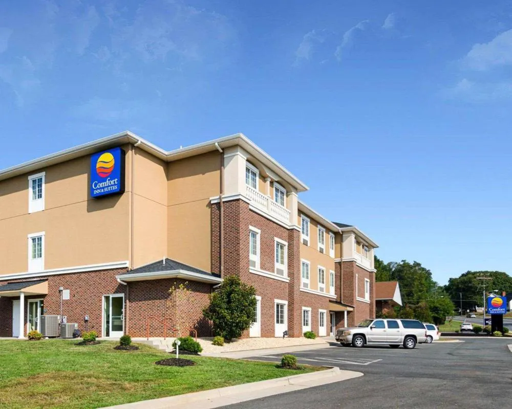 Comfort Inn & Suites Orange - Montpelier hotel hero