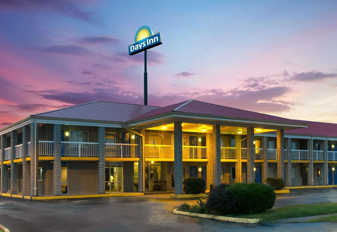 Days Inn by Wyndham Richmond hotel hero