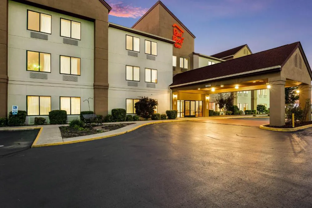 Red Roof Inn Richmond, KY hotel hero