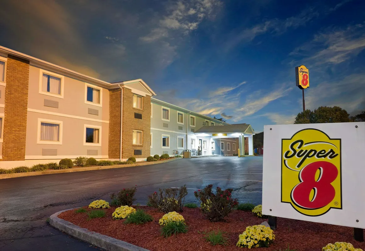 Super 8 by Wyndham Lexington/Hamburg Area hotel hero
