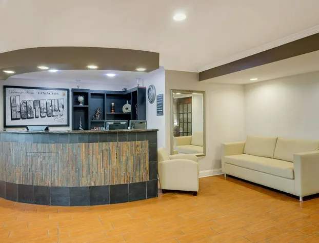 Super 8 by Wyndham Lexington/Hamburg Area hotel detail image 2