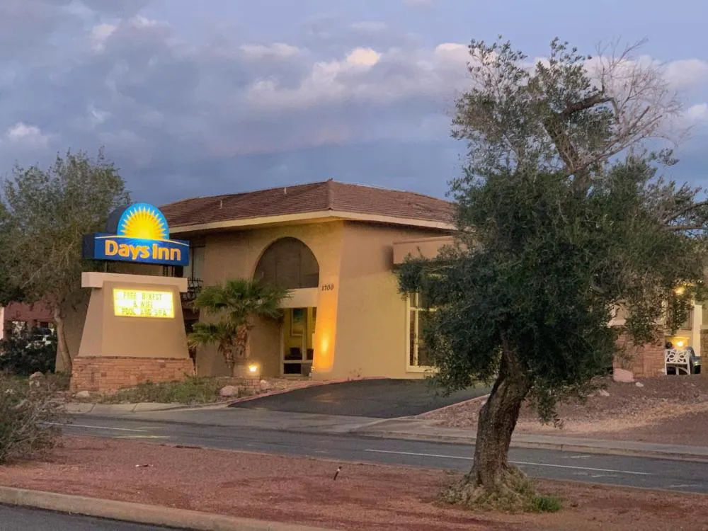 Days Inn by Wyndham Lake Havasu hotel hero