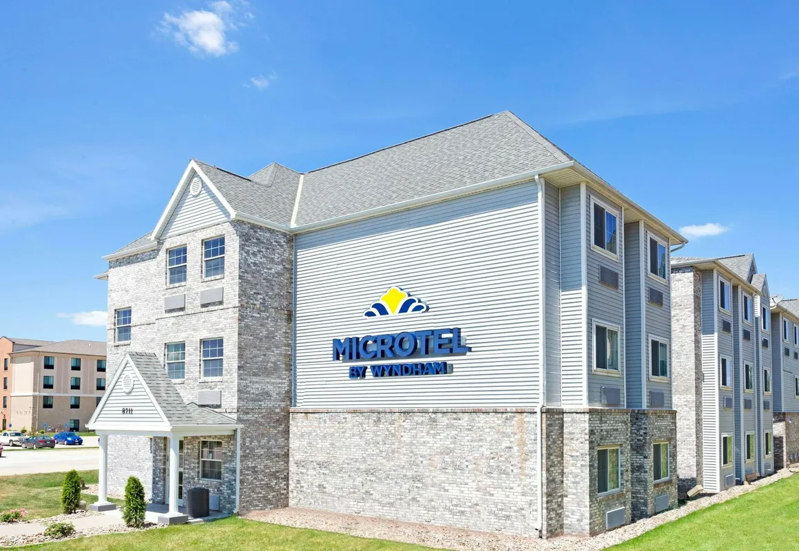 Microtel Inn & Suites by Wyndham Urbandale/Des Moines hotel hero