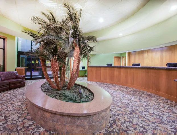 Ramada Tropics Resort & Conf Center by Wyndham Des Moines hotel detail image 1
