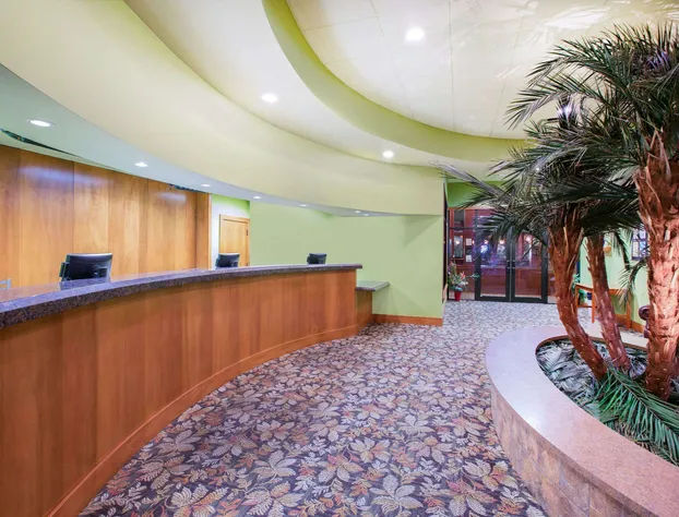 Ramada Tropics Resort & Conf Center by Wyndham Des Moines hotel detail image 2