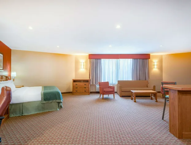 Ramada Tropics Resort & Conf Center by Wyndham Des Moines hotel detail image 3