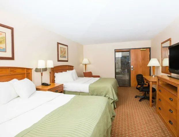 Ramada Tropics Resort & Conf Center by Wyndham Des Moines hotel detail image 4