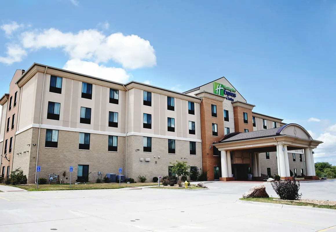 Holiday Inn Express and Suites Urbandale by IHG hotel hero