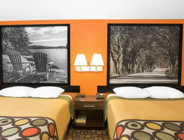 Super 8 by Wyndham Clive IA hotel detail image 4