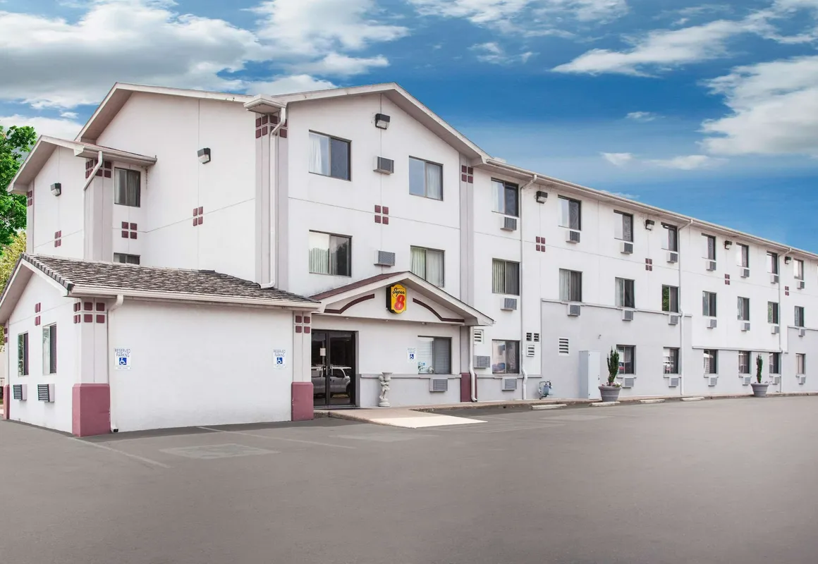 Super 8 by Wyndham Hot Springs hotel hero