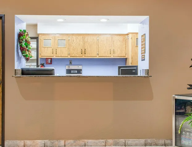 Super 8 by Wyndham Hot Springs hotel detail image 2