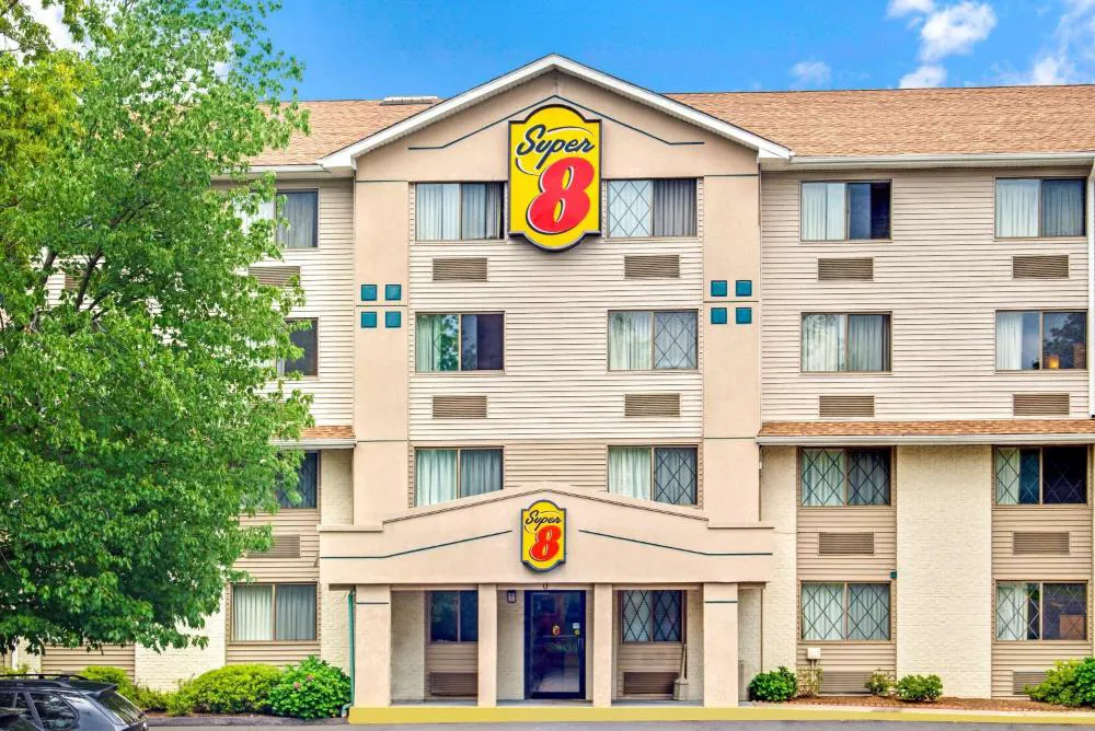 Super 8 by Wyndham Stamford/New York City Area hotel hero
