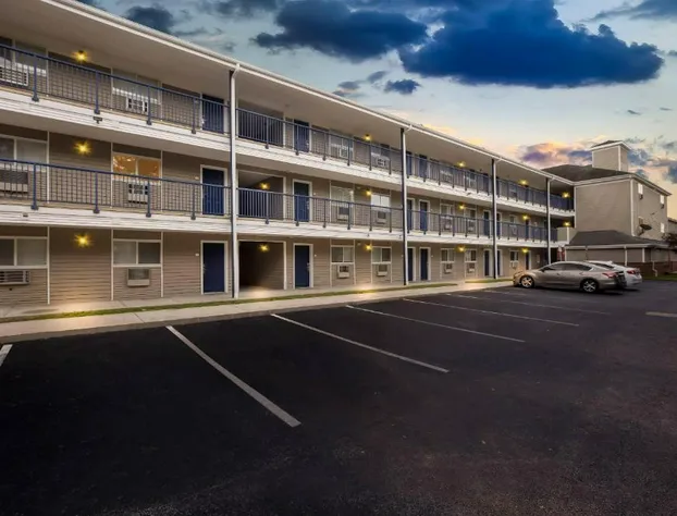 Birch Hill Suites - Lakeland hotel detail image 1