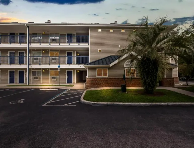 Birch Hill Suites - Lakeland hotel detail image 2