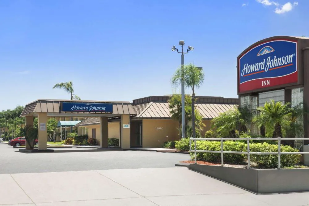 Howard Johnson by Wyndham Winter Haven FL hotel hero