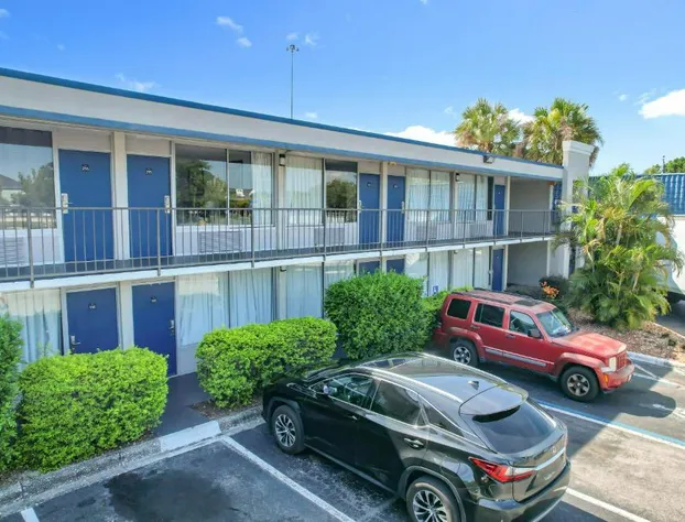 Stayable Lakeland hotel detail image 2