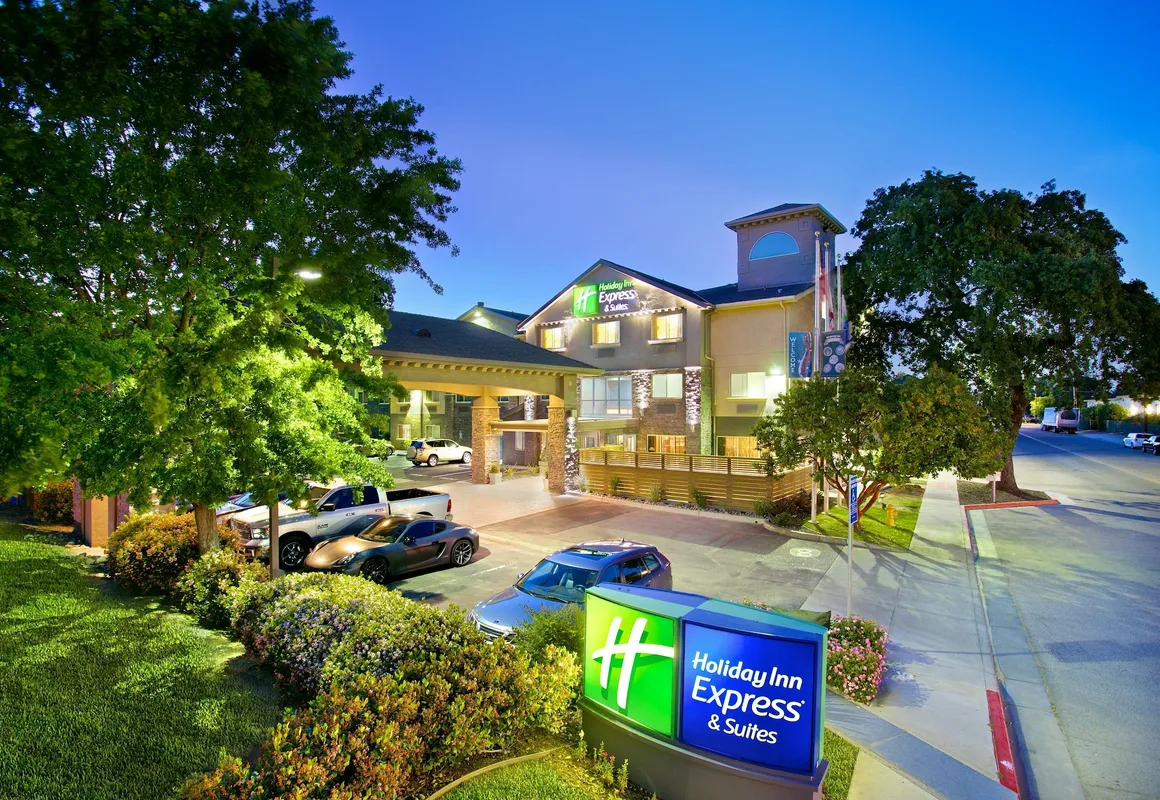 Holiday Inn Express & Suites Paso Robles by IHG hotel hero