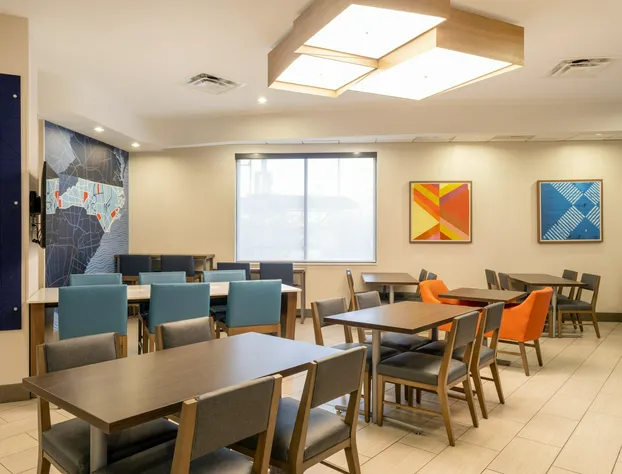 Holiday Inn Express & Suites Greensboro-(I-40 Wendover) by IHG hotel detail image 4