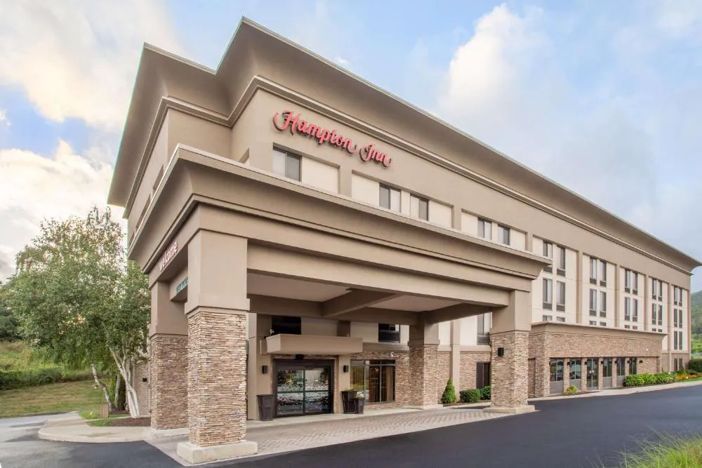 Hampton Inn Fishkill hotel hero