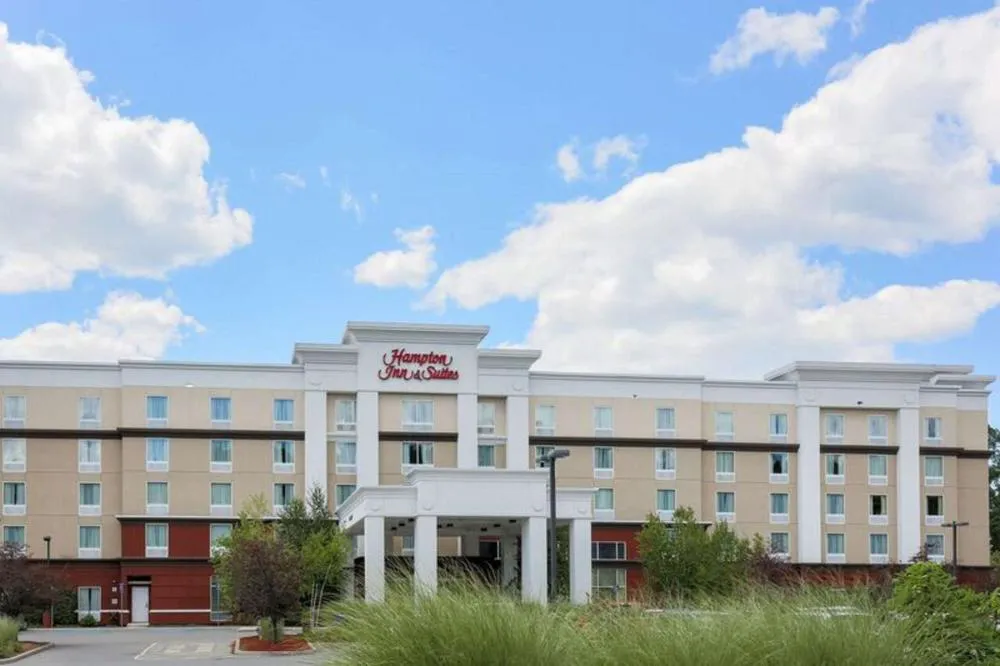 Hampton Inn & Suites Poughkeepsie hotel hero