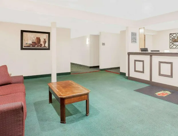 Super 8 by Wyndham Middletown hotel detail image 2