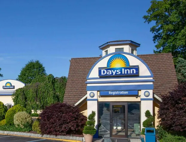 Days Inn by Wyndham Nanuet / Spring Valley hotel detail image 1