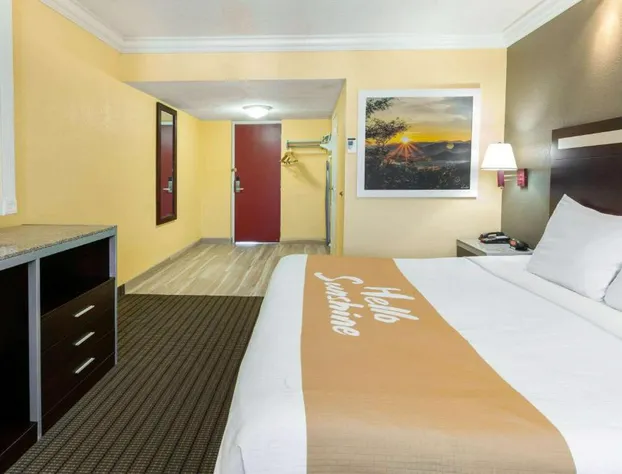 Days Inn by Wyndham Nanuet / Spring Valley hotel detail image 3