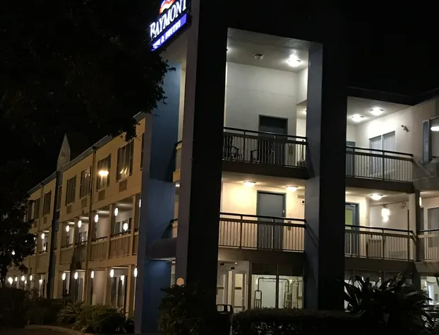 Baymont By Wyndham Gainesville I-75 hotel detail image 1