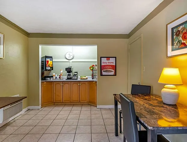 Econo Lodge University Gainesville hotel detail image 3