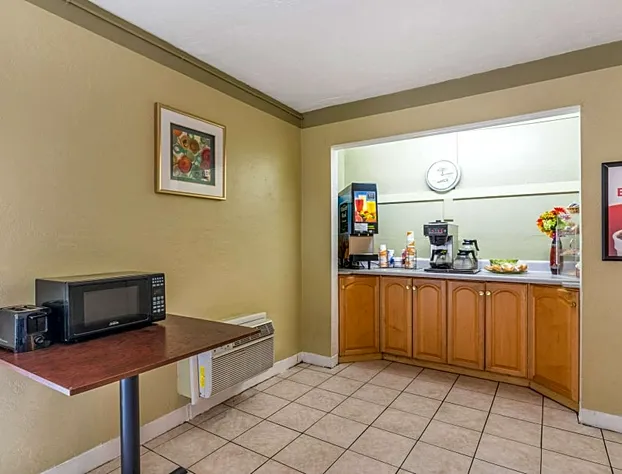 Econo Lodge University Gainesville hotel detail image 4