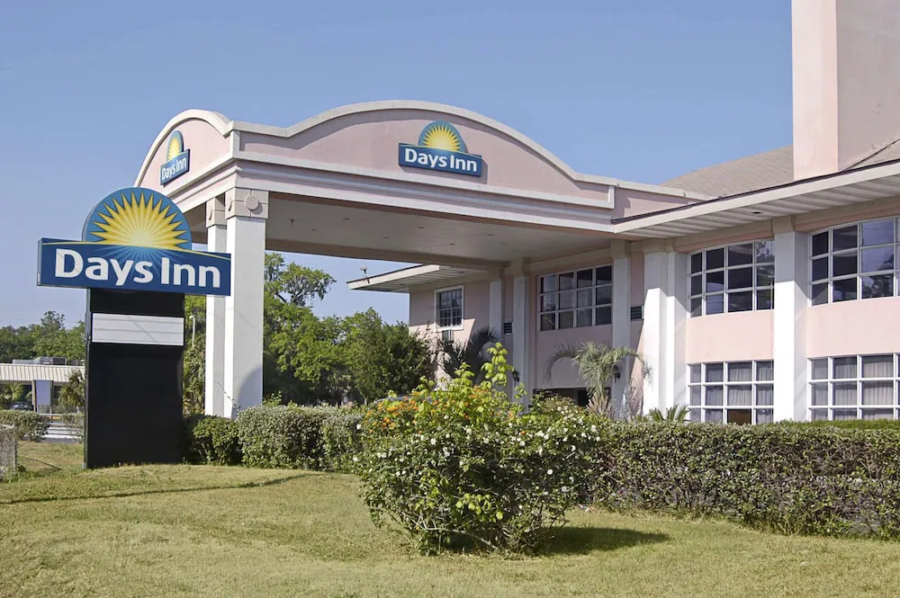 Days Inn by Wyndham Gainesville University hotel hero