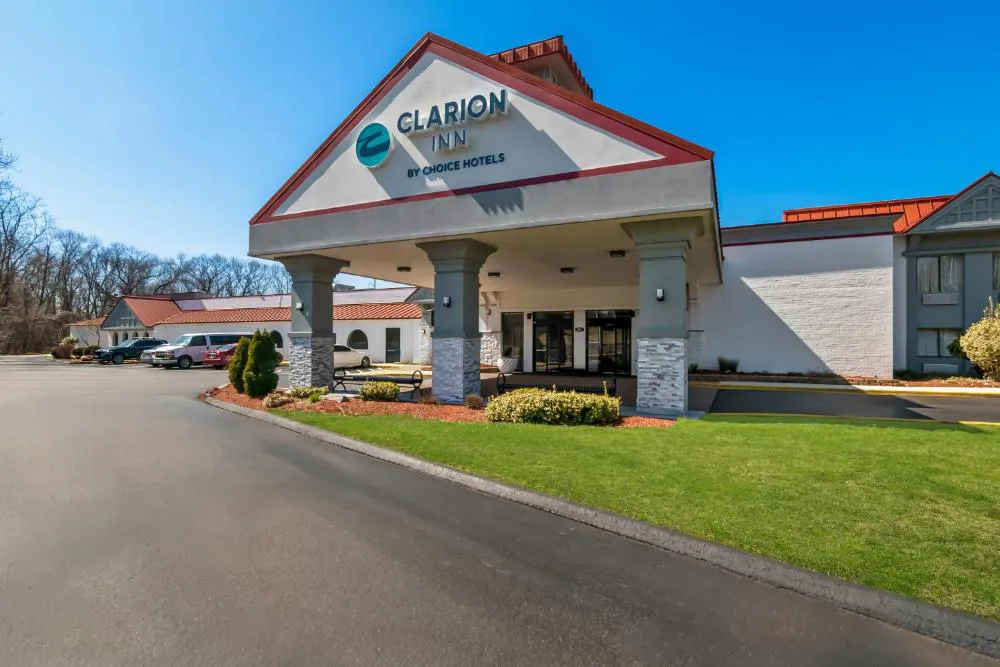 Clarion Inn hotel hero