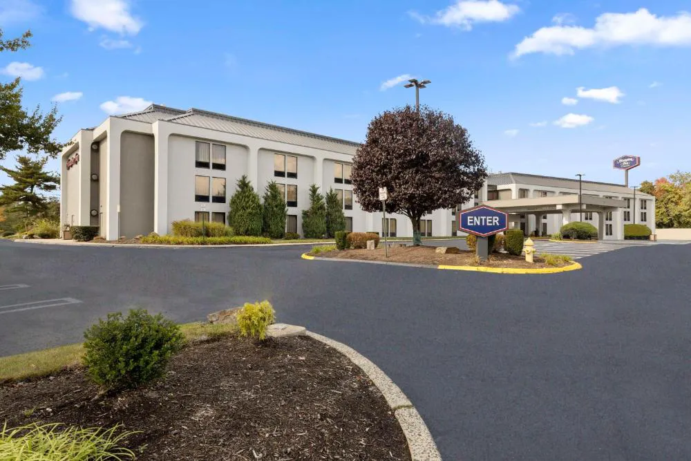 Hampton Inn Milford hotel hero