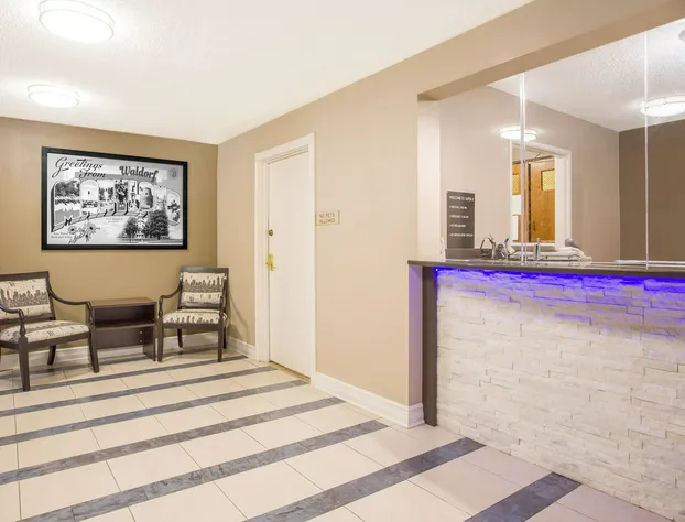 Super 8 by Wyndham Waldorf hotel detail image 1