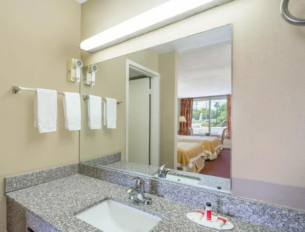 Days Inn by Wyndham Hurricane Mills hotel detail image 3