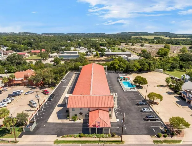 Super 8 by Wyndham Fredericksburg hotel detail image 4