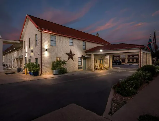 Super 8 by Wyndham Fredericksburg hotel detail image 1